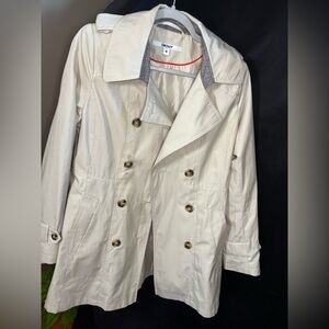 DKNY women’s tan button trench coat with pleat detail size medium